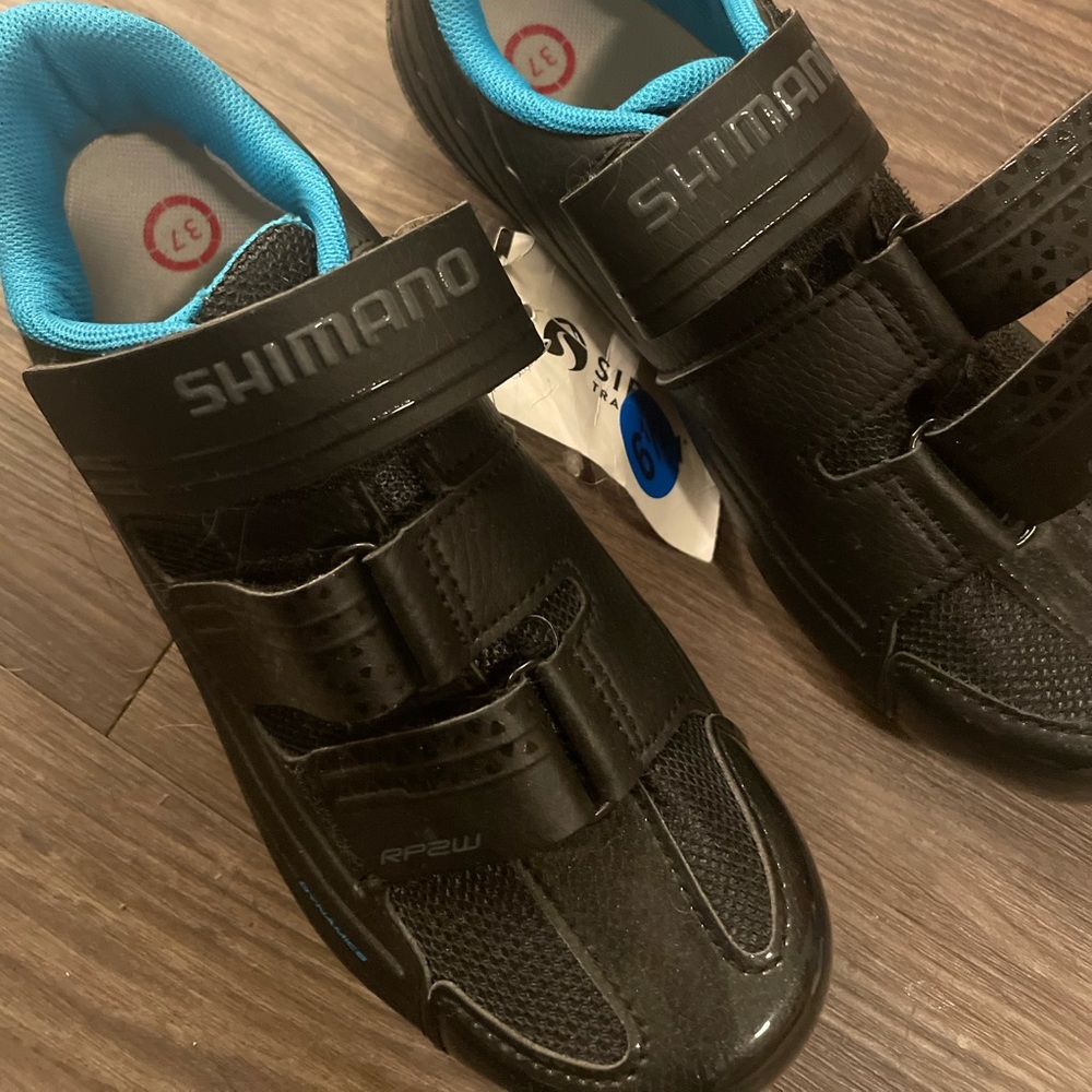 New with tag cycling shoes